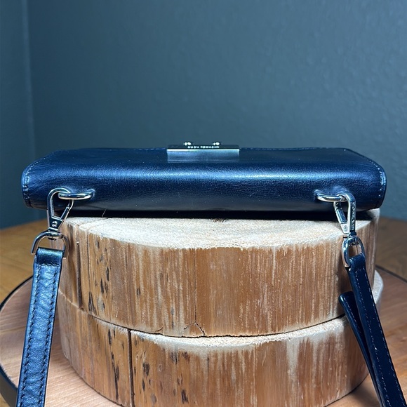 MICHAEL KORS Small Sloan Leather Gusset Crossbody - Picture 3 of 16